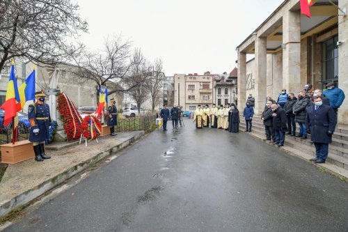 Comemorarea eroilor Revoluţiei la Catedrala Patriarhală și la monumente din Capitală Poza 160397