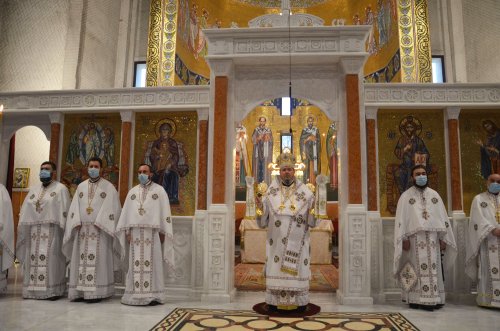 Slujire arhierească la catedrala din Oradea Poza 160447