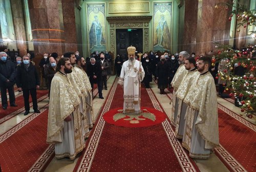 Liturghie arhierească în prima zi din an la catedrala din Alba Iulia Poza 160940