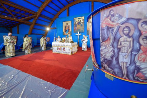 Patriarhul României a sfinţit Agheasma Mare oferită credincioșilor de Bobotează  Poza 161094