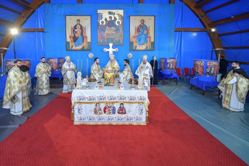 Patriarhul României a sfinţit Agheasma Mare oferită credincioșilor de Bobotează  Poza 161095