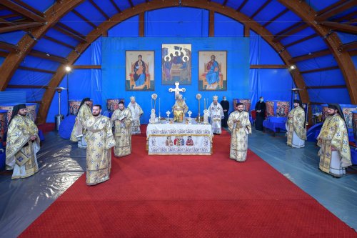 Patriarhul României a sfinţit Agheasma Mare oferită credincioșilor de Bobotează  Poza 161097