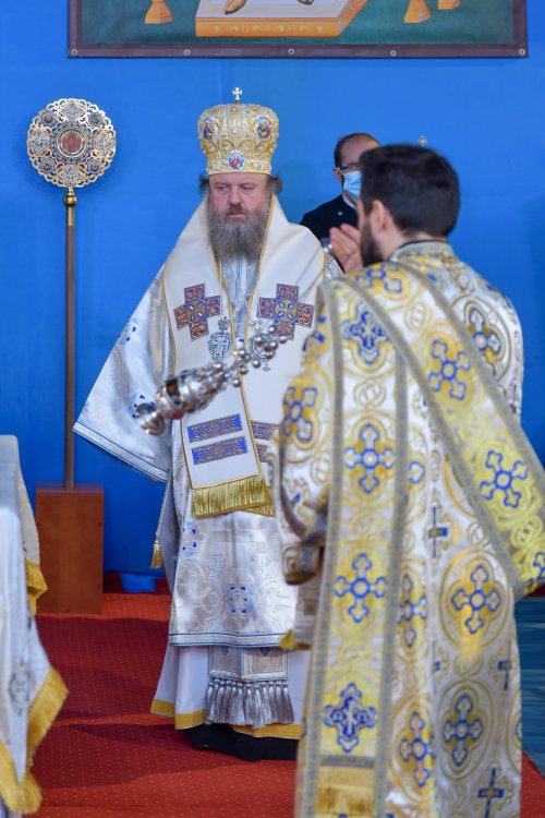 Patriarhul României a sfinţit Agheasma Mare oferită credincioșilor de Bobotează  Poza 161100