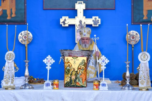 Patriarhul României a sfinţit Agheasma Mare oferită credincioșilor de Bobotează  Poza 161101