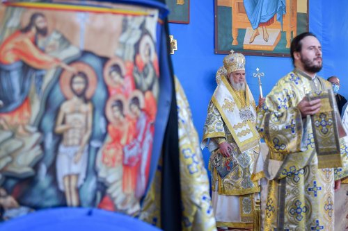 Patriarhul României a sfinţit Agheasma Mare oferită credincioșilor de Bobotează  Poza 161102
