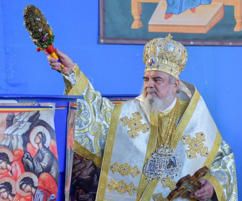 Patriarhul României a sfinţit Agheasma Mare oferită credincioșilor de Bobotează  Poza 161116