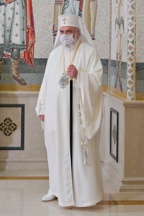 Patriarhul României a sfinţit Agheasma Mare oferită credincioșilor de Bobotează  Poza 161131