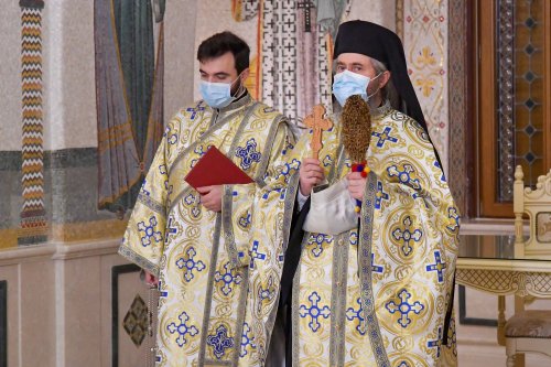 Patriarhul României a sfinţit Agheasma Mare oferită credincioșilor de Bobotează  Poza 161132