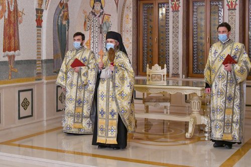 Patriarhul României a sfinţit Agheasma Mare oferită credincioșilor de Bobotează  Poza 161133