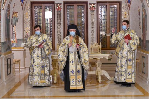 Patriarhul României a sfinţit Agheasma Mare oferită credincioșilor de Bobotează  Poza 161136