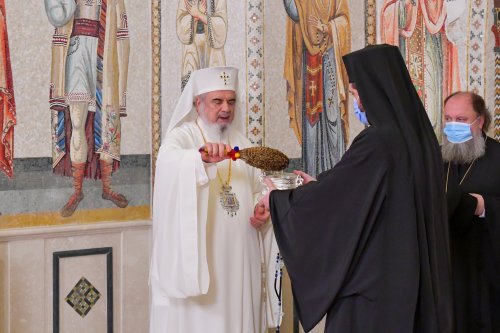 Patriarhul României a sfinţit Agheasma Mare oferită credincioșilor de Bobotează  Poza 161137