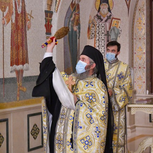 Patriarhul României a sfinţit Agheasma Mare oferită credincioșilor de Bobotează  Poza 161138