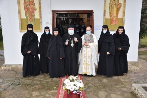 Vizită arhierească la Schitul „Sfânta Cruce”-Topolog, județul Tulcea Poza 161151