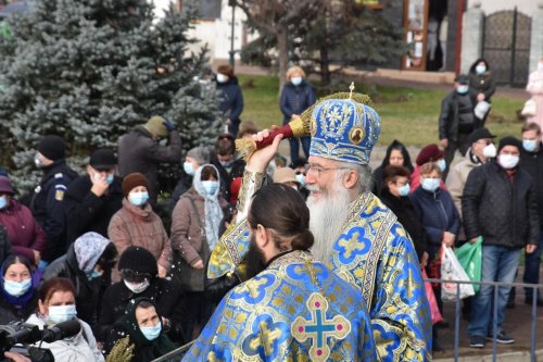 Sărbătoarea Botezului Domnului în eparhii din Oltenia  Poza 161476