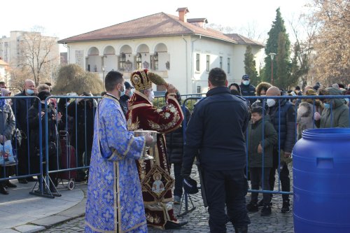 Sărbătoarea Botezului Domnului în eparhii din Oltenia  Poza 161477