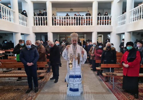 Slujire arhierească la Biserica „Sfânta Mare Muceniță Ecaterina” din Alba Iulia Poza 161494