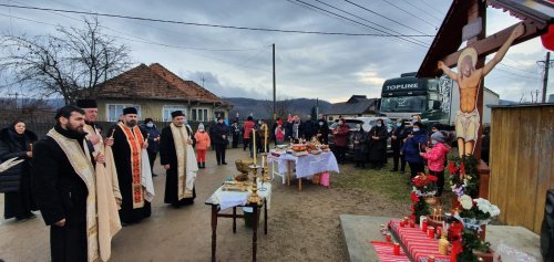 O nouă troiță în Mănăstirea Cașin