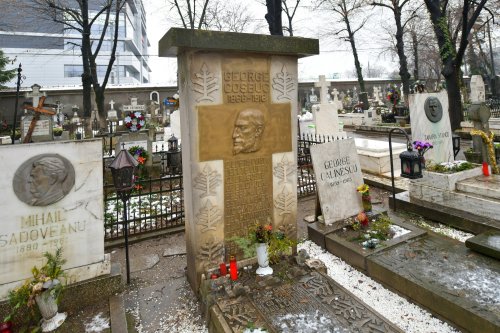 La mormântul lui Mihai Eminescu Poza 161768