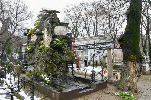 La mormântul lui Mihai Eminescu Poza 161772