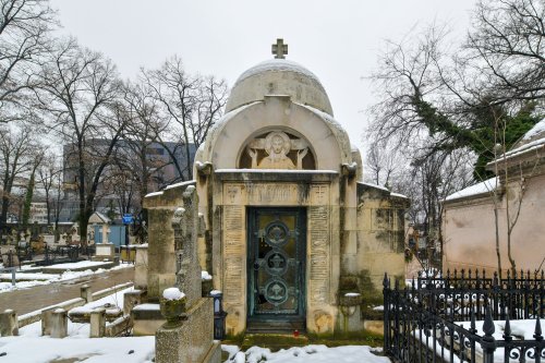 La mormântul lui Mihai Eminescu Poza 161774