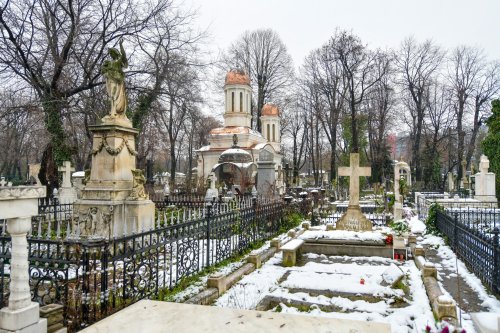 La mormântul lui Mihai Eminescu Poza 161779