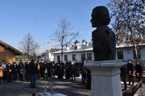 Manifestări culturale dedicate lui Mihai Eminescu la Râmnicu Vâlcea şi Orşova Poza 162078