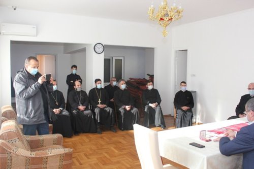 Diplomele și medaliile din partea Patriarhului României au ajuns la trei spitale din Protoieria Câmpina  Poza 162311
