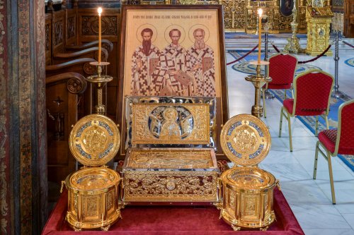 Moaştele Sfinţilor Trei Ierarhi au fost cinstite la Catedrala Patriarhală Poza 162853