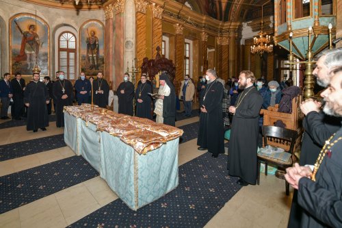 Ocrotitorii şcolilor teologice cinstiţi la Facultatea „Justinian Patriarhul” din Bucureşti Poza 162874