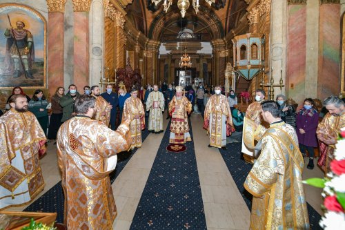 Ocrotitorii şcolilor teologice cinstiţi la Facultatea „Justinian Patriarhul” din Bucureşti Poza 162878