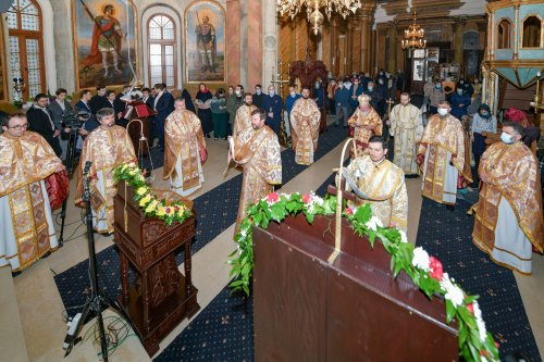 Ocrotitorii şcolilor teologice cinstiţi la Facultatea „Justinian Patriarhul” din Bucureşti Poza 162882