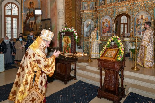 Ocrotitorii şcolilor teologice cinstiţi la Facultatea „Justinian Patriarhul” din Bucureşti Poza 162892
