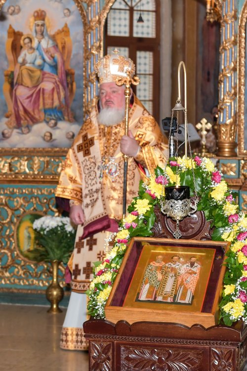 Ocrotitorii şcolilor teologice cinstiţi la Facultatea „Justinian Patriarhul” din Bucureşti Poza 162895