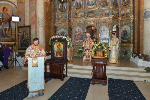 Ocrotitorii şcolilor teologice cinstiţi la Facultatea „Justinian Patriarhul” din Bucureşti Poza 162898