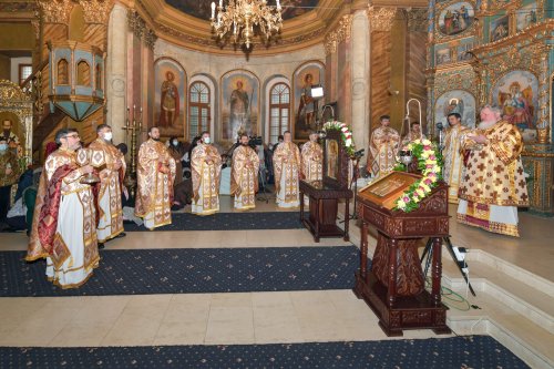 Ocrotitorii şcolilor teologice cinstiţi la Facultatea „Justinian Patriarhul” din Bucureşti Poza 162903