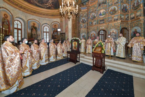 Ocrotitorii şcolilor teologice cinstiţi la Facultatea „Justinian Patriarhul” din Bucureşti Poza 162906
