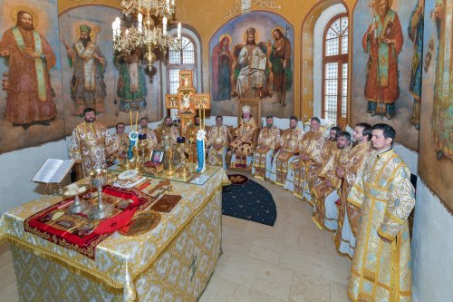 Ocrotitorii şcolilor teologice cinstiţi la Facultatea „Justinian Patriarhul” din Bucureşti Poza 162914