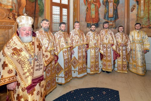 Ocrotitorii şcolilor teologice cinstiţi la Facultatea „Justinian Patriarhul” din Bucureşti Poza 162915