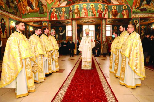 Liturghie arhierească la Facultatea de Teologie Ortodoxă din Alba Iulia Poza 162959