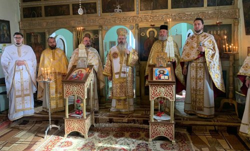Ocrotitorii parohiei vasluiene Bogdana, cinstiți  prin Liturghie arhierească