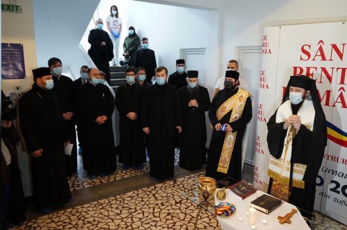 Preoții din Arhiepiscopia Sucevei și Rădăuților au donat sânge și plasmă Poza 162860