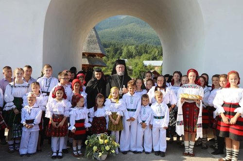 Spiritualitate și dăruire la Mănăstirea Pietroasa-Borșa Poza 163377