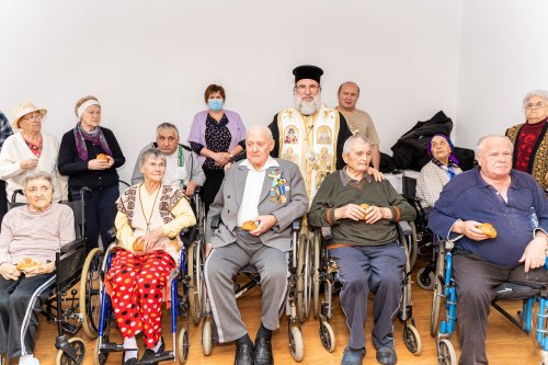 Arhiepiscopul Romanului și Bacăului, alături de vârstnicii de la Hârja Poza 163571
