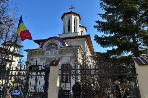 Sfântul Haralambie cinstit la o biserică istorică din București Poza 163670