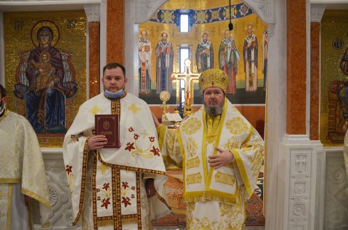 Slujire la Catedrala Episcopală din Oradea Poza 163621