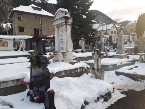 Cimitirul Groaveri din Braşov iradiază patriotism şi cultură  Poza 163745