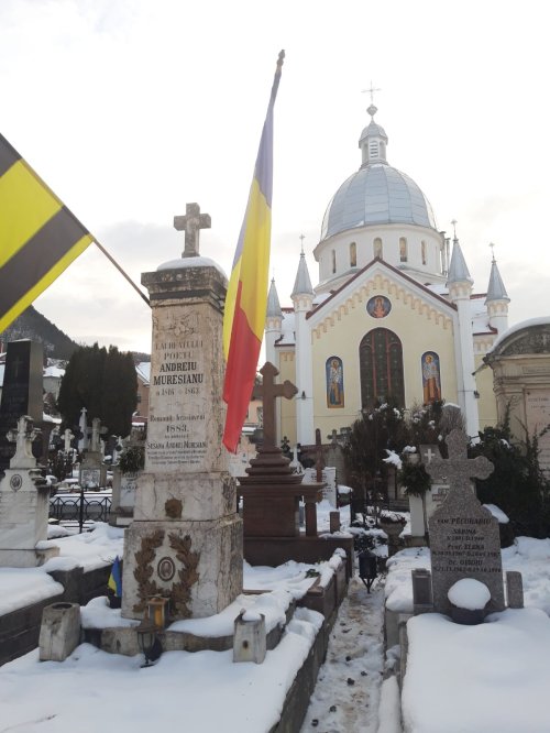 Cimitirul Groaveri din Braşov iradiază patriotism şi cultură  Poza 163747