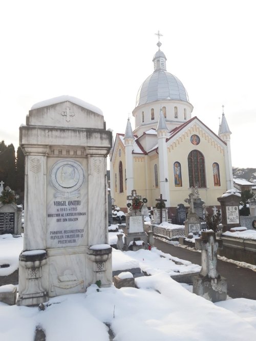 Cimitirul Groaveri din Braşov iradiază patriotism şi cultură  Poza 163749