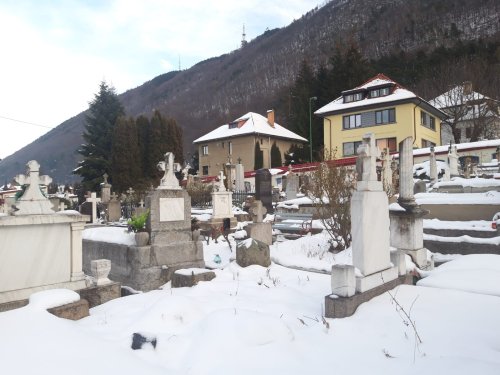 Cimitirul Groaveri din Braşov iradiază patriotism şi cultură  Poza 163755