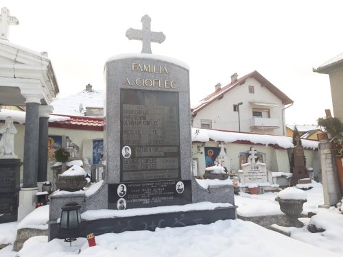Cimitirul Groaveri din Braşov iradiază patriotism şi cultură  Poza 163756